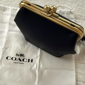 Coach Kisslock 14 Black NWT
